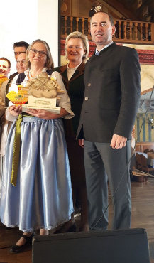 Inge Blum mit Angela Inselkammer und Hubert Aiwanger
