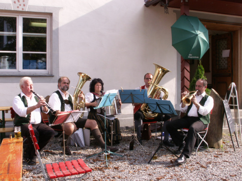 musikalische Unterhaltung im Biergarten